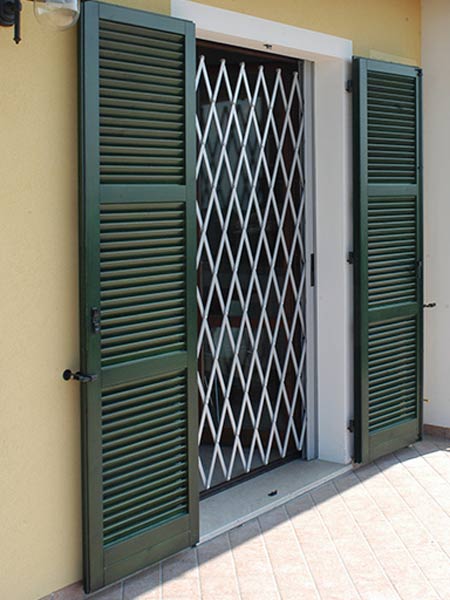 Inferriate per finestre Ravenna Forlì – prezzi vendita grate cancelletti di  sicurezza apribili